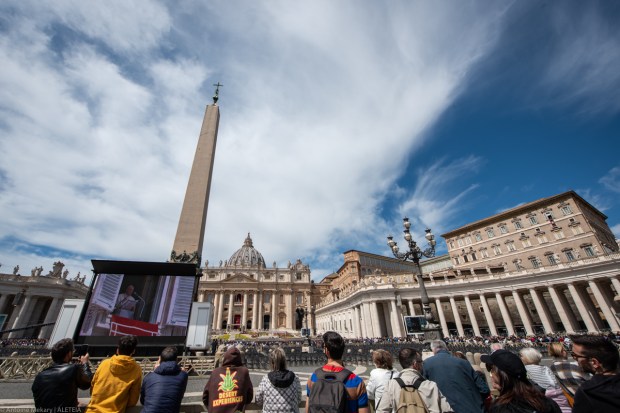 POPE-FRANCIS-REGINA-CAELI-ANGELUS