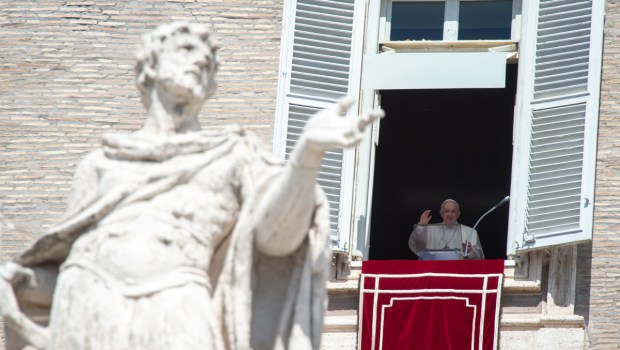 POPE-FRANCIS-REGINA-CAELI-ANGELUS