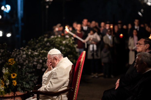 POPE-FRANCIS-VIA-CRUCIS-COLOSSEUM-Antoine-Mekary-ALETEIA