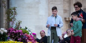12-year-old boy who cares for his father with Alzheimer’s gives testimony in St. Peter’s Square