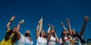 Pope, young people finally together for lively meeting in St. Peter&#8217;s