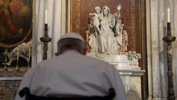 Pope presides over the Rosary for peace in Ukraine