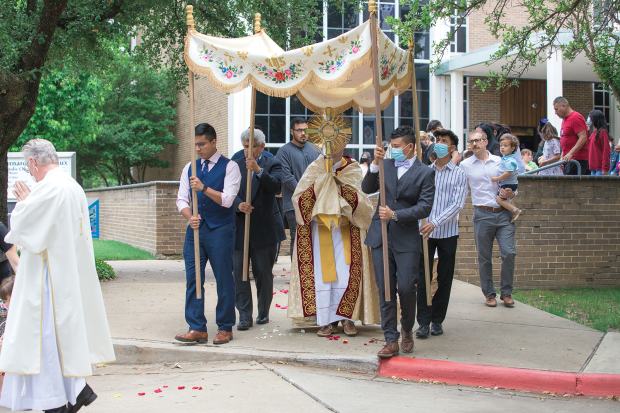 procession, Eucharist, Corpus Christi, priest