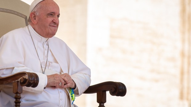 Pope Francis with an Ukrainian bracelet