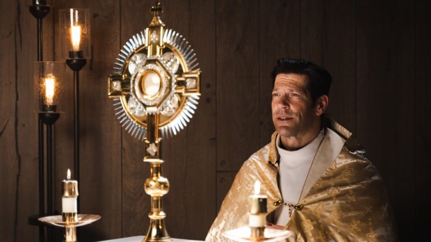 web-Fr-Mike-Schmitz-Adoration-ascension-press-release-provided.jpg