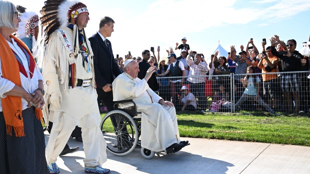 Chief-Tony-Alexis-walks-alongside-Pope-Francis-as-he-arrives-to-participate-in-the-Lac-Ste.-Anne-AFP