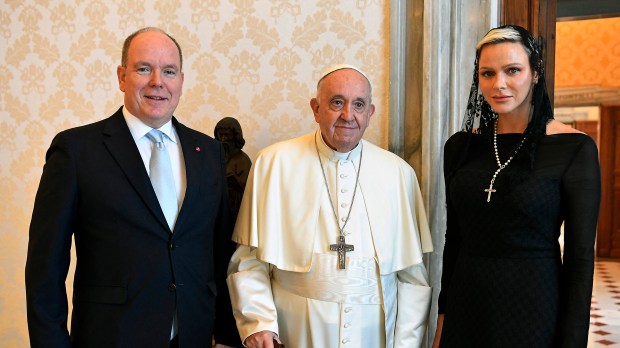 Monacos-Prince-Albert-II-L-and-his-wife-Princess-Charlene-of-Monaco-R-posing-with-Pope-Francis-c-during-a-private-audience-AFP
