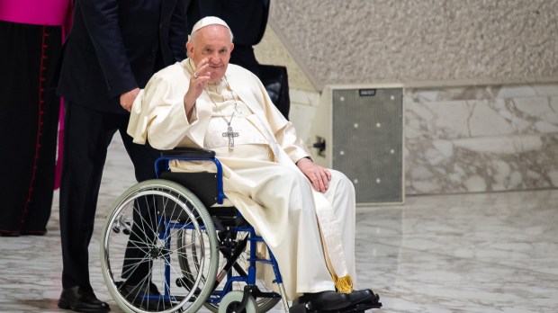 Pope-Francis-General-Audience-August-31-2022-Paul-VI-Hall-Antoine-Mekary-ALETEIA-wheelchair