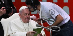 Build an economy of life, Pope urges youth in Assisi