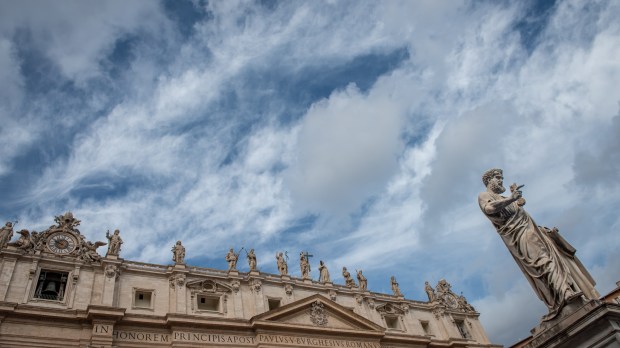 Saint-Peter-statue-in-St.-Peters-Square-at-the-Vatican-Antoine-Mekary-ALETEIA