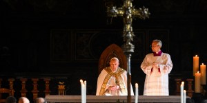 Pope in his dad&#8217;s hometown urges us to be more than spectators of the Cross