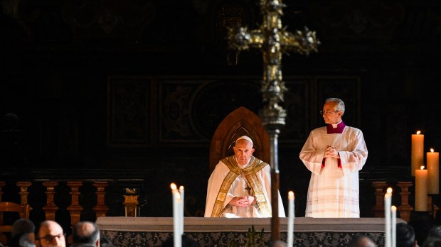 Pope-Francis-celebrates-mass-on-November-20-2022-at-the-cathedral-of-Asti-AFP