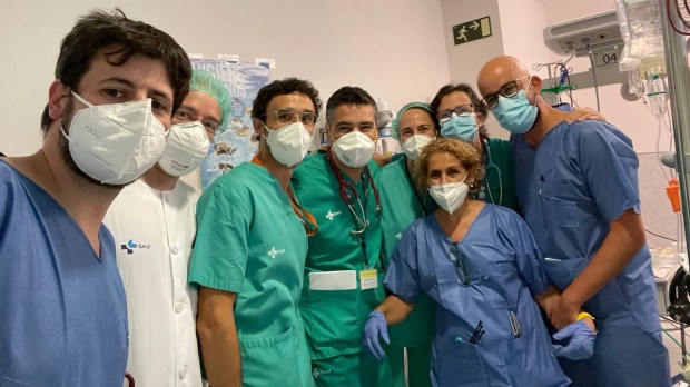 Profesionales_de_Burgos_Malaga_y_Madrid._Traslado_ECMO-HOSPITAL-12-DE-OCTUBRE-MADRID