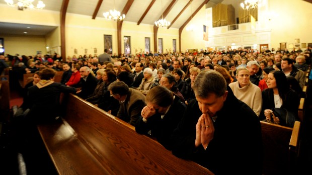 People-pray-in-Newtown-CT-church.jpg