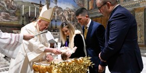 Teach children to pray so they can be strong, says Pope