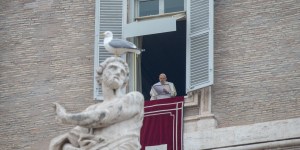 Pope announces ecumenical prayer vigil for synod