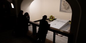 Private prayer for Benedict XVI&#8217;s intercession