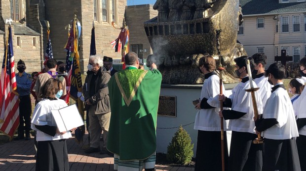 New Jersey pastor blesses Four Chaplains monument
