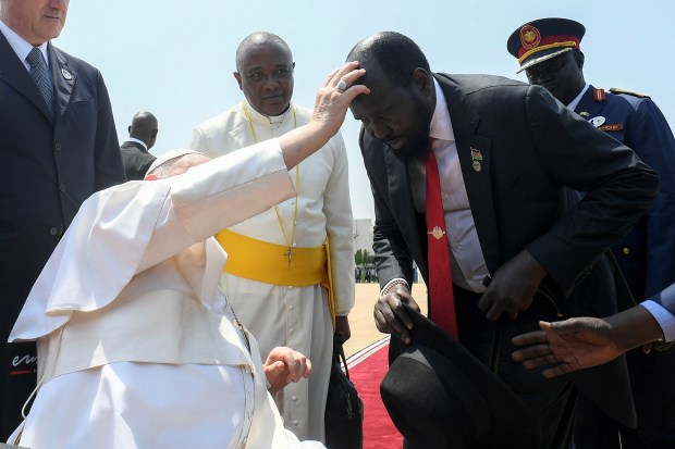 Pope-Francis-blessing-President-of-South-Sudan-Salva-Kiir-before-the-pope-departs-South-Sudan-AFP