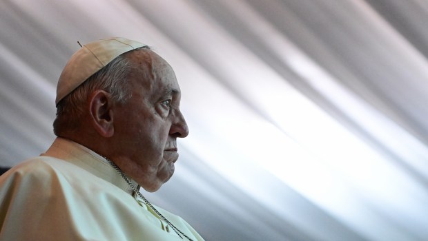 Pope-Francis-meeting-with-internally-displaced-persons-at-the-Freedom-Hall-in-Juba-South-Sudan-AFP