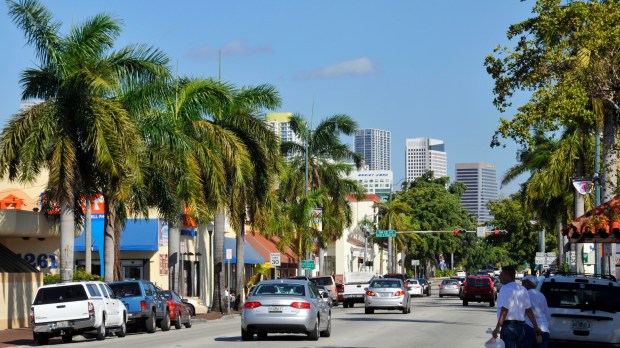 miami-calle-ocho.jpeg