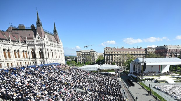 General-overview-of-the-holy-mass-celebrated-by-Pope-Francis-at-Kossuth-Lajos-Square-during-his-visit-in-Budapest-on-April-30-2023