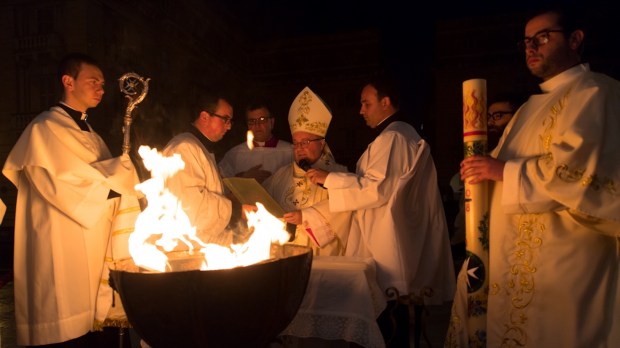 Paschal candle, Archbishop Scicluna, Malta, New fire, Easter vigil