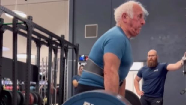 80-year-old Magne lifts 150 kg (330 lbs) on his birthday