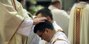 Survey: New US priests young, active, and educated Catholic