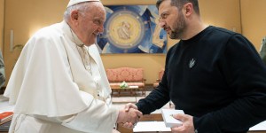 Ukraine president visits Pope Francis at Vatican
