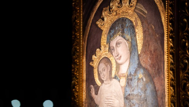 Marian Month - Mater Ecclesiae - Procession aux flambeau in St. Peter's Square - May 20-2023