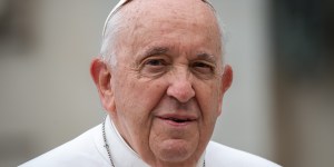 The Pope urges journalists to tell the Synod as it truly is 