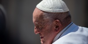 Pope doing well on 1st morning after surgery 