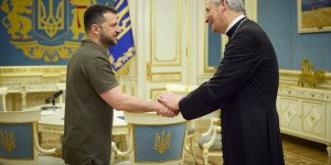 Cardinal Zuppi meets Volodymyr Zelensky in Kiev