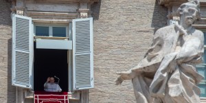 On anniversary of Rome bombing, Pope prays for Ukraine