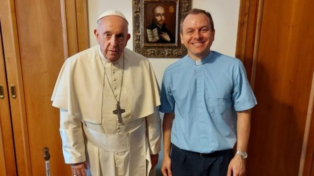 Padre Daniel Pellizzón con el Papa Francisco