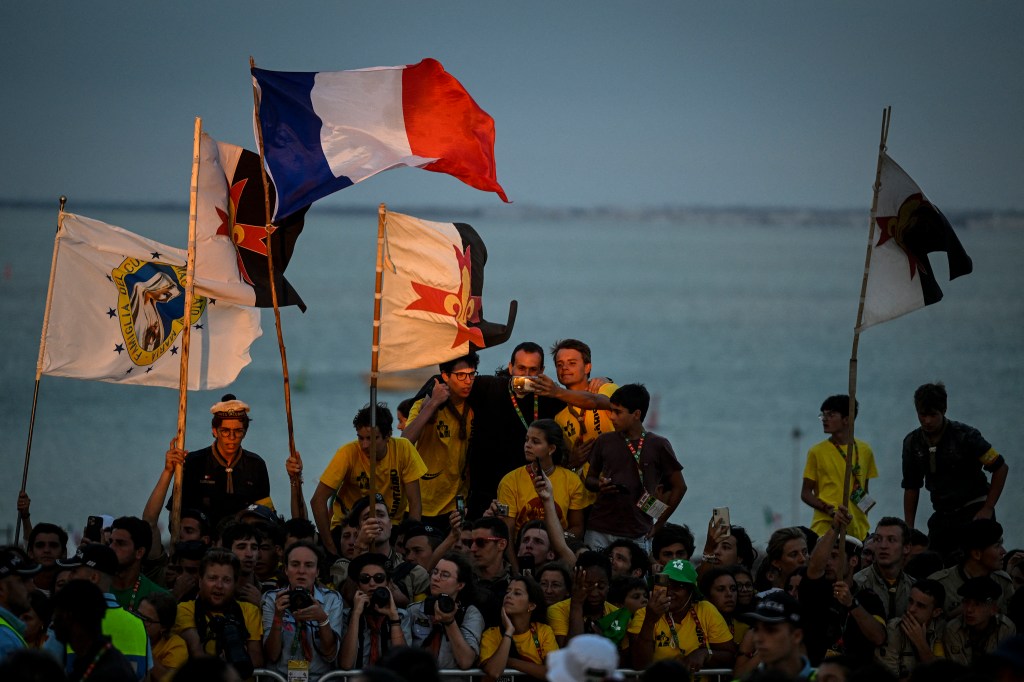 Pope-Francis-World-Youth-Days-vigil-with-young-people-in-Tejo-Park-French-Falg-AFP