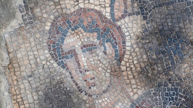 Copia-de-Detail-of-dead-Philistine-soldier-in-the-Samon-carrying-the-gate-of-Gaza-mosaic-Huqoq-synagogue-photo-by-Jim-Haberman.jpg