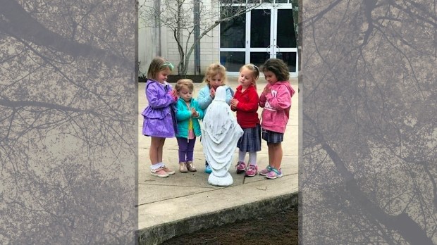 Little girls praying to the Virgin Mary