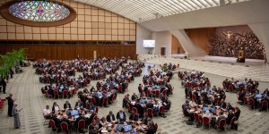 Synod: Pope Francis calls for &#8220;silence&#8221; and &#8220;a pause”