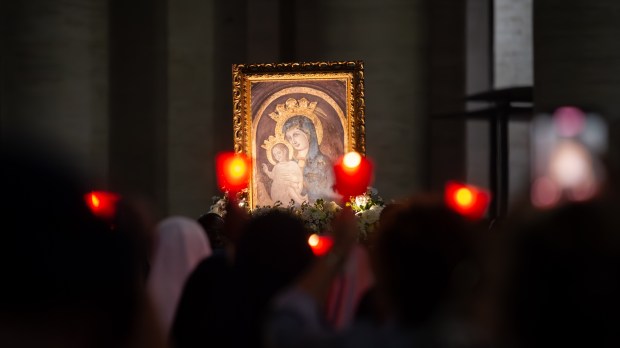 Rosary-aux-flambeaux-St-Peters-Square-Synod2023