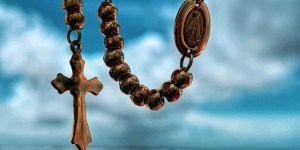 4 Ways to pray the Rosary with a busy schedule