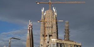 Pope meets builders of iconic Sagrada Familia basilica