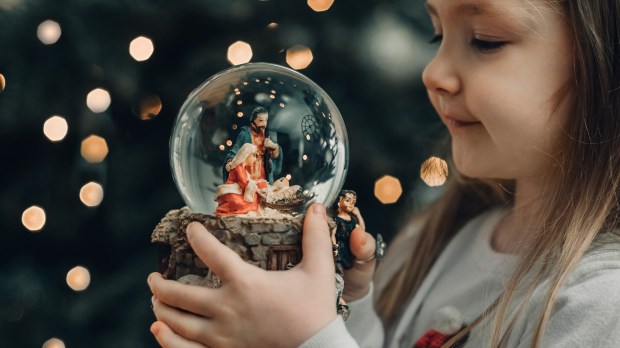 CRECHE-CRIB-CHILD-shutterstock_1868595805