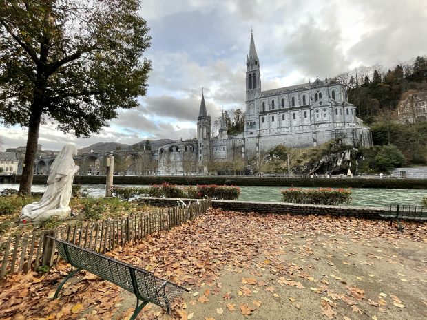 Lourdes Bernadette