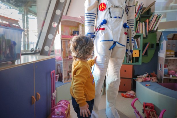 Astronaut Col. Villadei conversation with little patients of Bambino Gesu