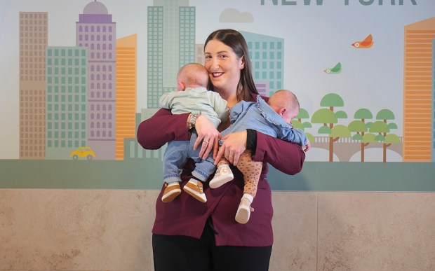 Mother with heart defect births twins