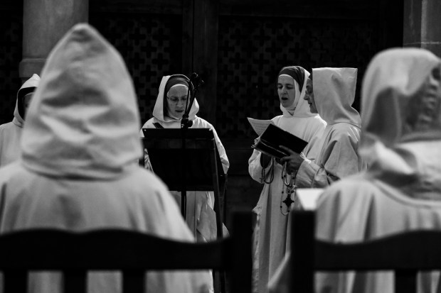 religieuse, monastère, paris, famille de bethléem, vocation, soeur
