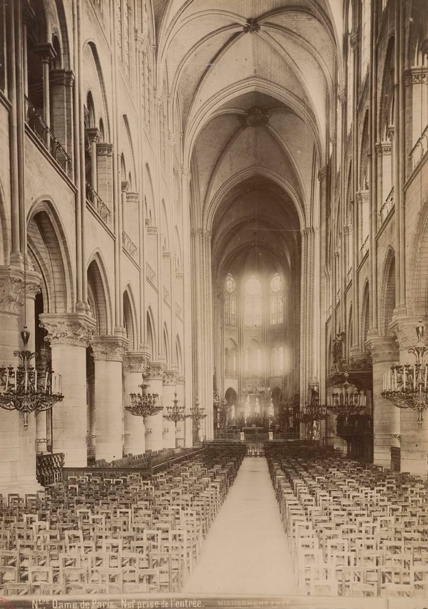 Intérieur de Notre Dame de Paris