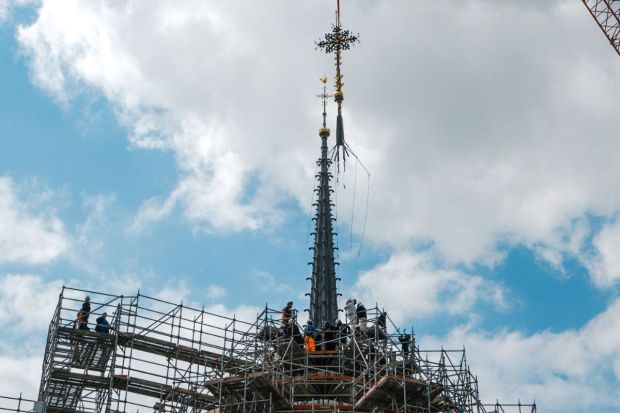 Notre-Dame de Paris, croix de chevet, cathédrale, restauration